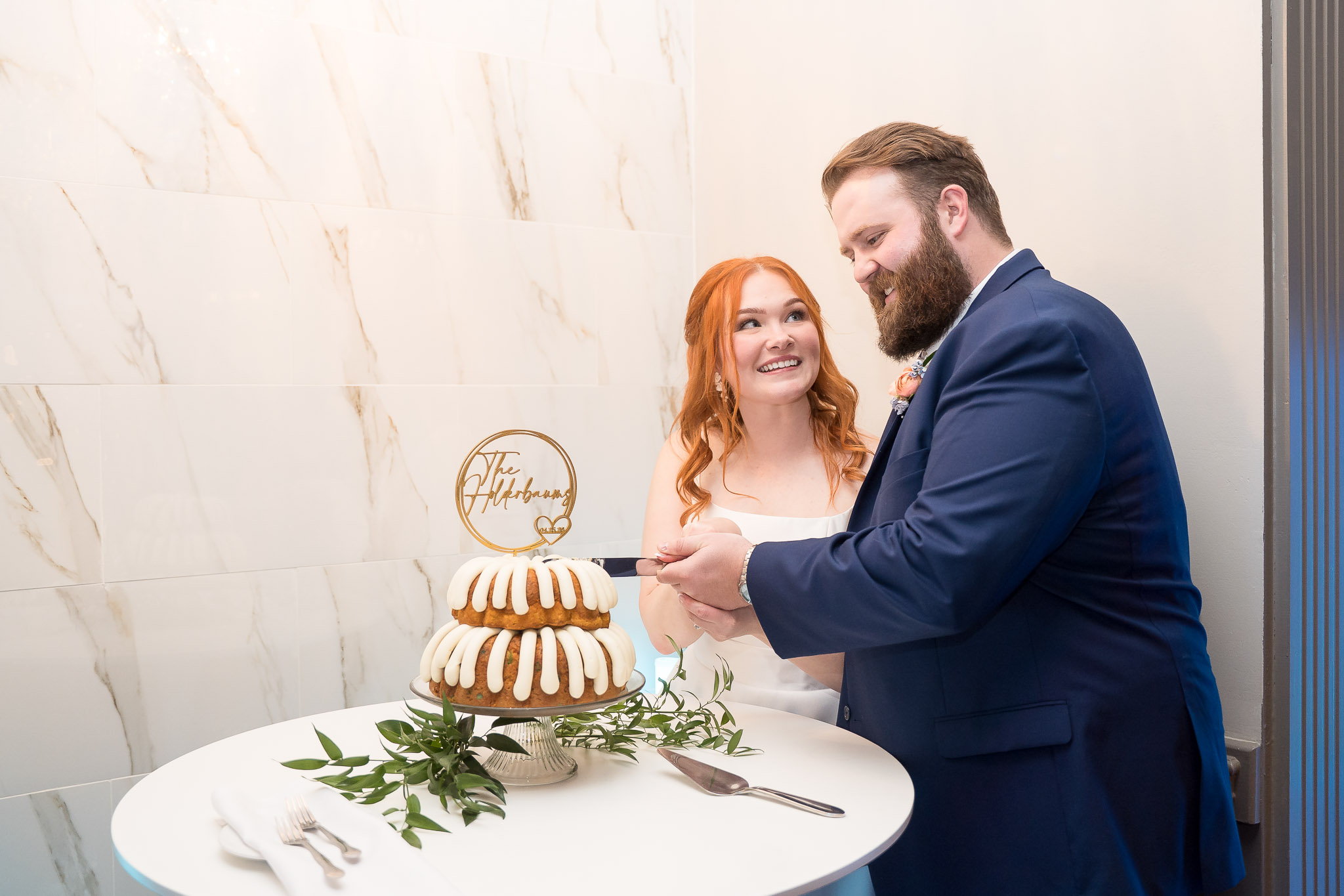 Gather at the Lakes wedding cake cutting