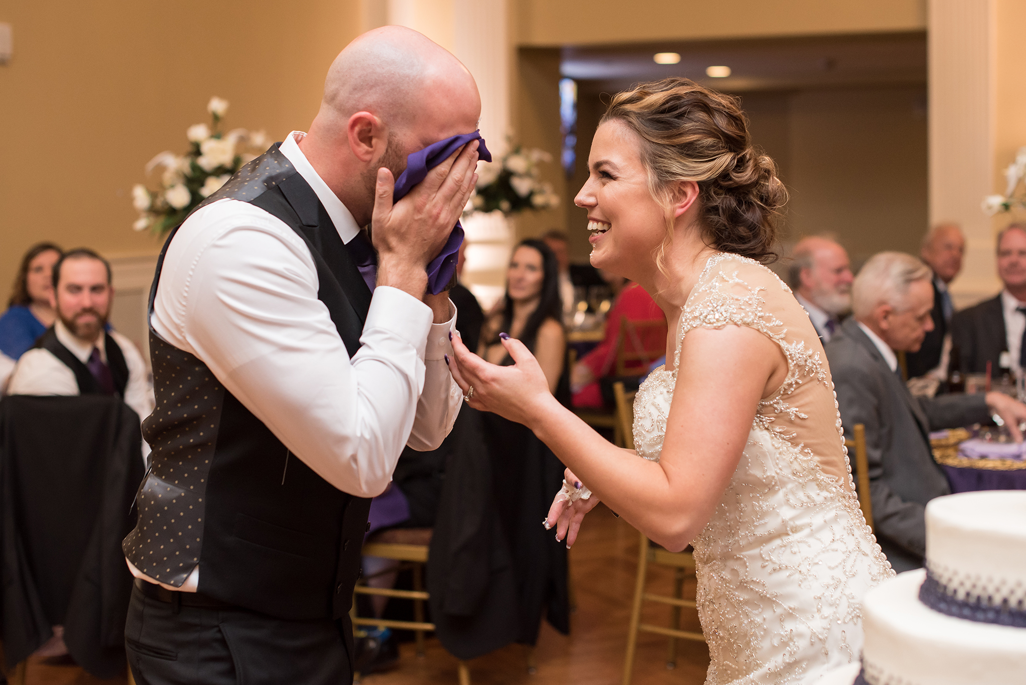 Onesto Wedding Cake Smash